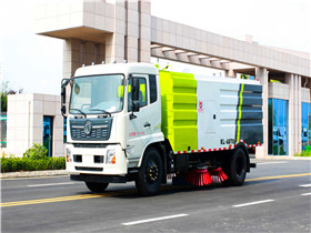 東風天錦掃路車