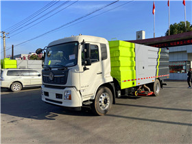 東風(fēng)天錦吸塵車